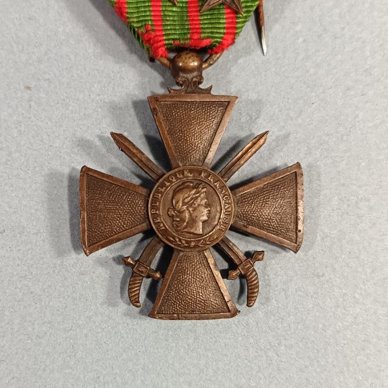 CROIX DE GUERRE 1914-1915 AVEC 2 PALMES ET 2 ETOILES POUR PLUSIEURS CITATIONS A L'ORDRE DU REGIMENT ET DE L'ARMEE